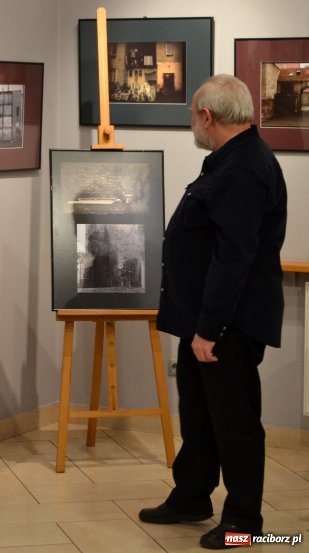 Zdjęcie w galerii na portalu naszraciborz.pl: Bez przewodnika. Wernisaż wystawy M. Furmanowicza wiadomości z regionu
