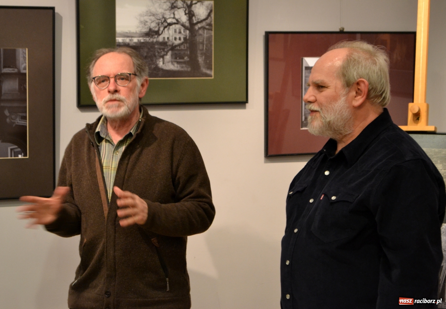 Zdjęcie w galerii na portalu naszraciborz.pl: Bez przewodnika. Wernisaż wystawy M. Furmanowicza wiadomości z regionu