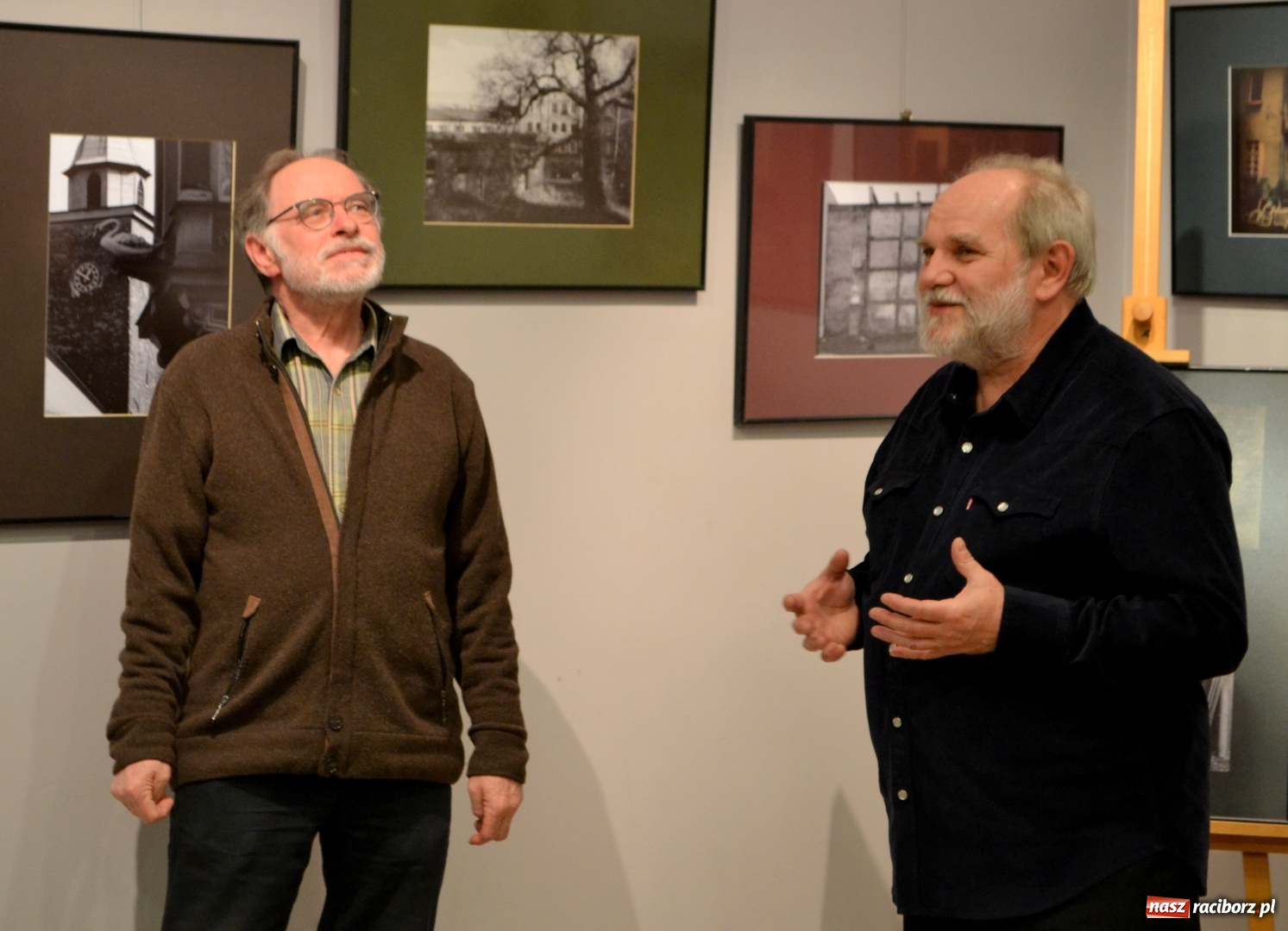 Zdjęcie w galerii na portalu naszraciborz.pl: Bez przewodnika. Wernisaż wystawy M. Furmanowicza wiadomości z regionu