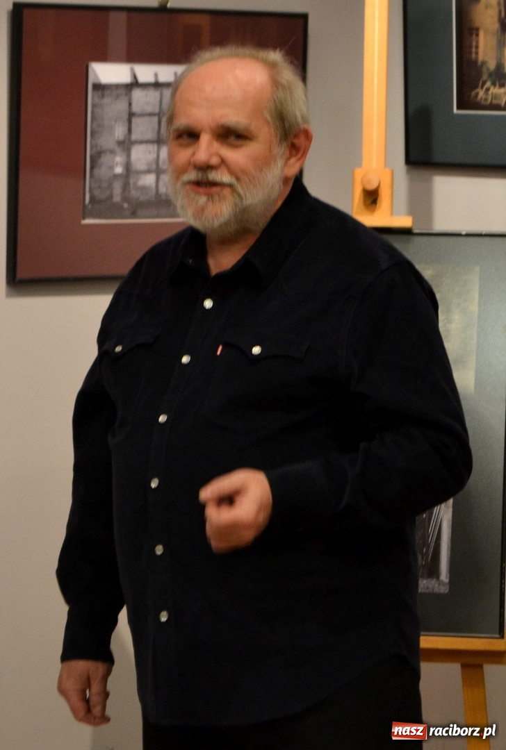 Zdjęcie w galerii na portalu naszraciborz.pl: Bez przewodnika. Wernisaż wystawy M. Furmanowicza wiadomości z regionu