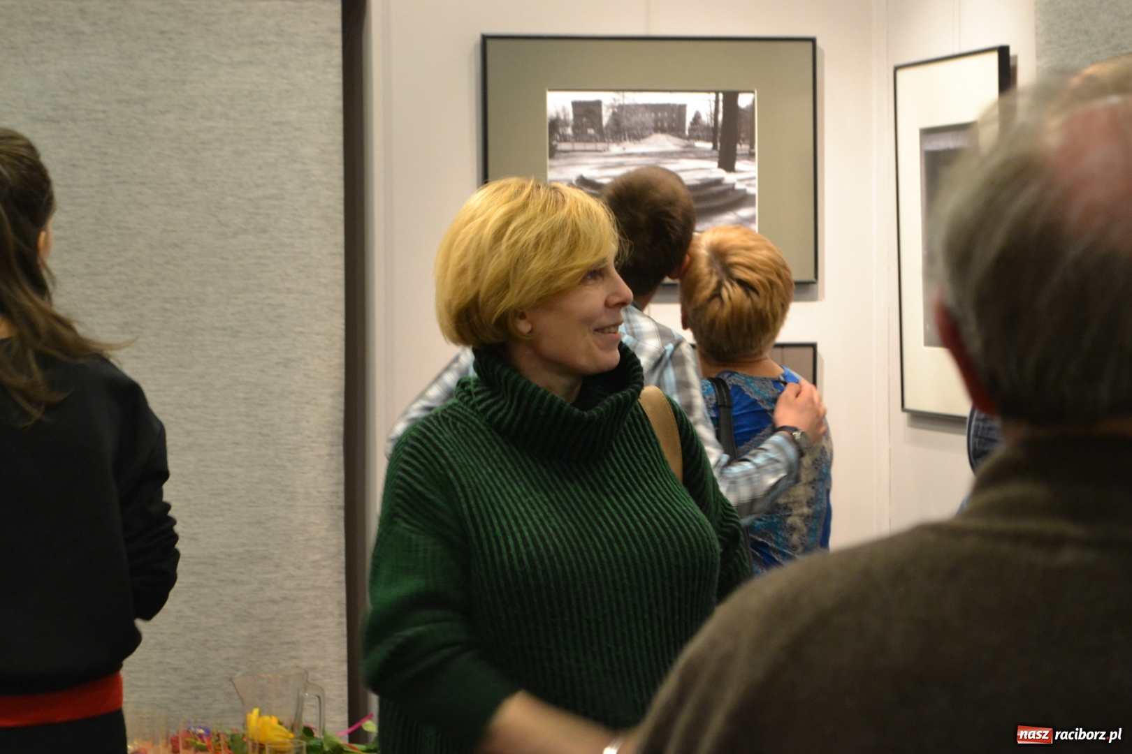Zdjęcie w galerii na portalu naszraciborz.pl: Bez przewodnika. Wernisaż wystawy M. Furmanowicza wiadomości z regionu