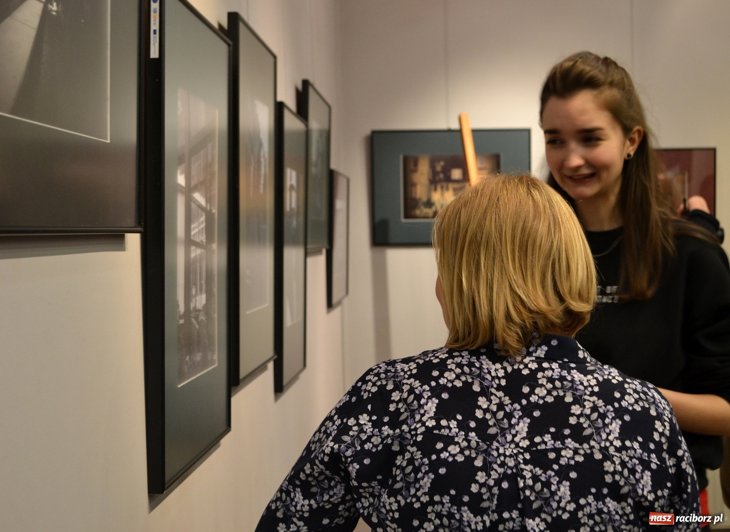 Zdjęcie w galerii na portalu naszraciborz.pl: Bez przewodnika. Wernisaż wystawy M. Furmanowicza wiadomości z regionu