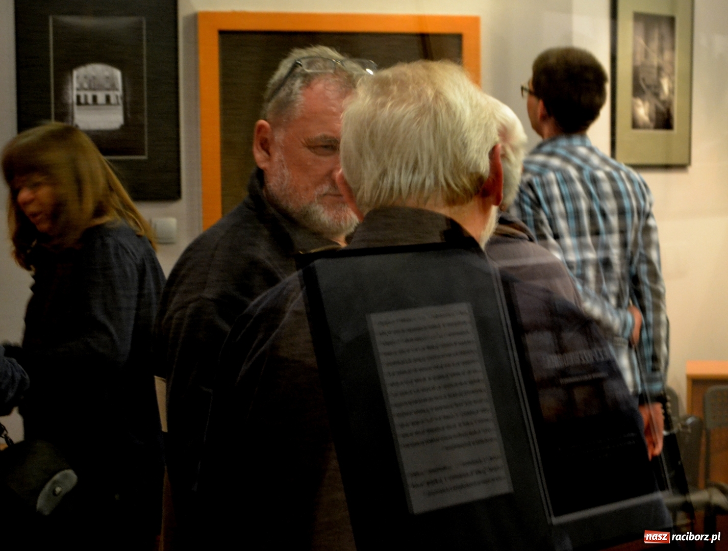 Zdjęcie w galerii na portalu naszraciborz.pl: Bez przewodnika. Wernisaż wystawy M. Furmanowicza wiadomości z regionu