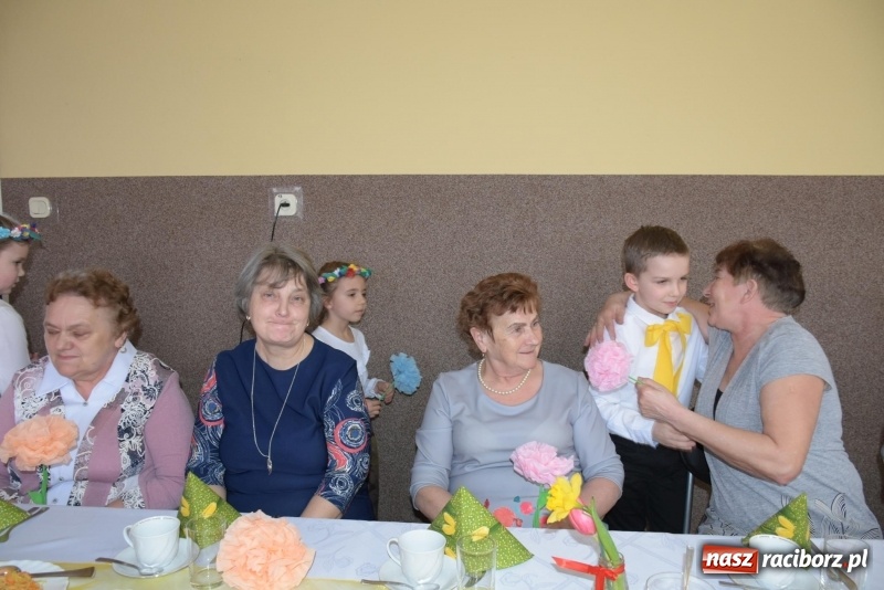 Zdjęcie w galerii na portalu naszraciborz.pl: Gospodynie w całej gminie obchodziły Dzień Kobiet  wiadomości z regionu