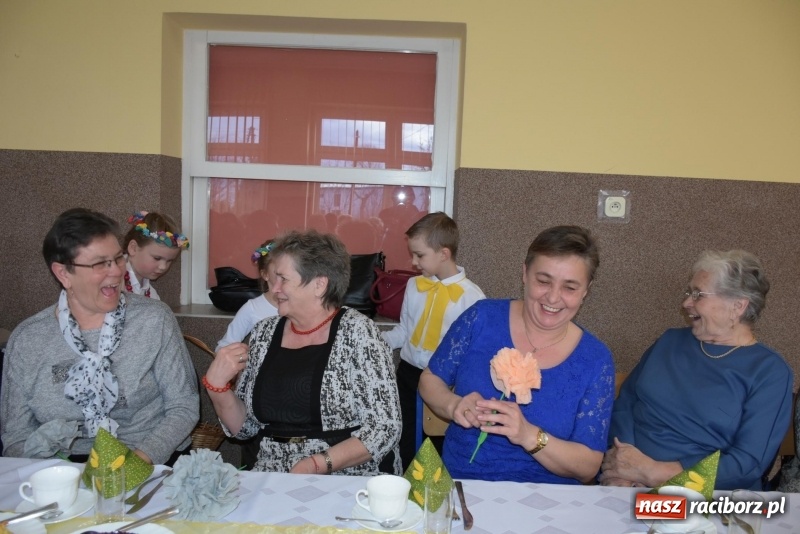Zdjęcie w galerii na portalu naszraciborz.pl: Gospodynie w całej gminie obchodziły Dzień Kobiet  wiadomości z regionu