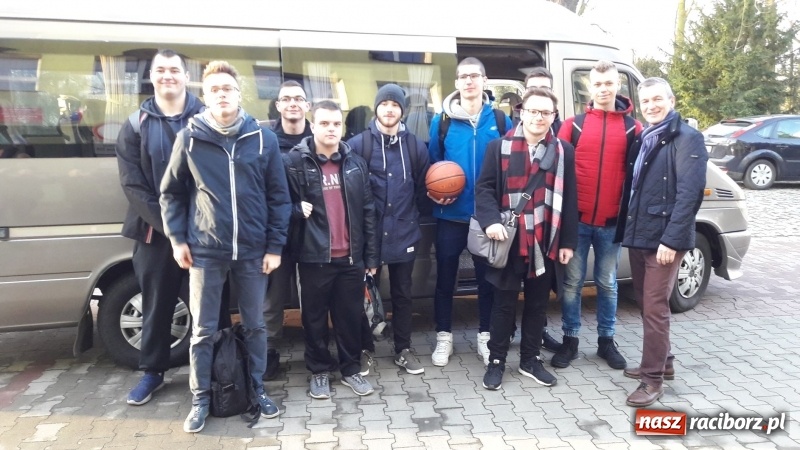 Zdjęcie w galerii na portalu naszraciborz.pl: Kolejni uczniowie Mechanika rozpoczęli praktyki w Brunszwiku wiadomości z regionu