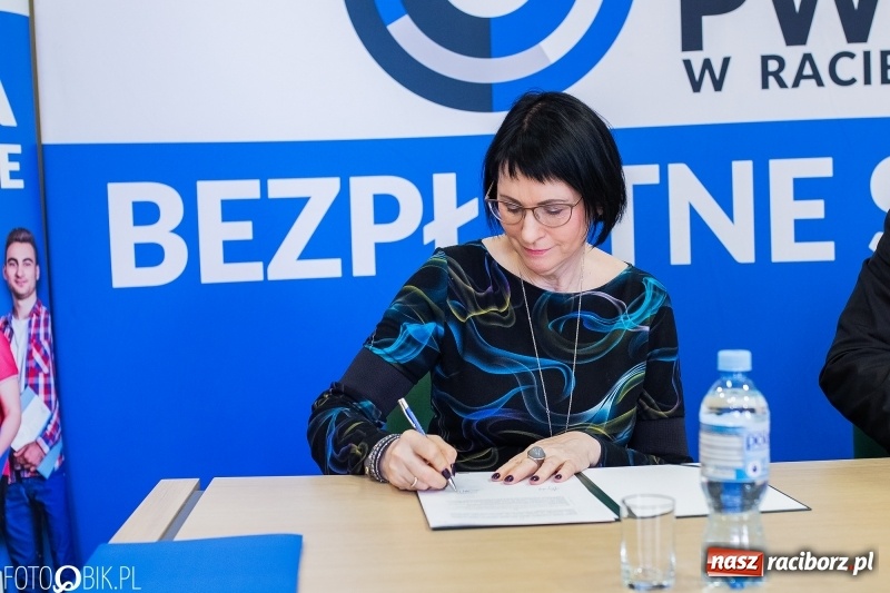 Zdjęcie w galerii na portalu naszraciborz.pl: Raciborska PWSZ z nowymi umowami partnerskimi wiadomości z regionu