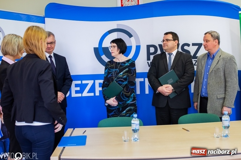Zdjęcie w galerii na portalu naszraciborz.pl: Raciborska PWSZ z nowymi umowami partnerskimi wiadomości z regionu