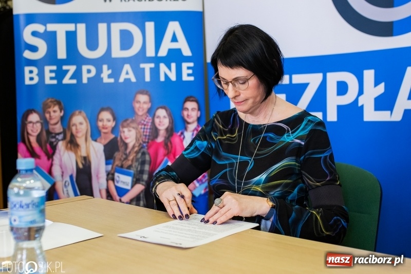 Zdjęcie w galerii na portalu naszraciborz.pl: Raciborska PWSZ z nowymi umowami partnerskimi wiadomości z regionu