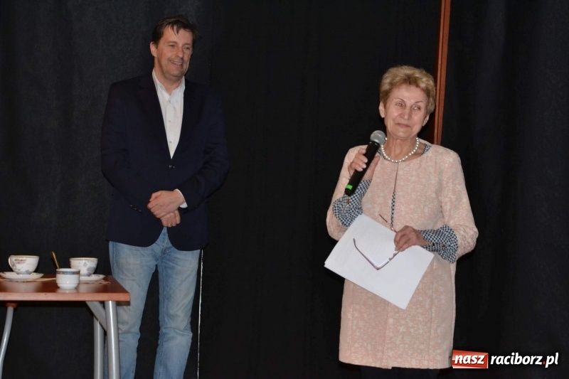 Zdjęcie w galerii na portalu naszraciborz.pl: Witold Gadowski spotkał się z czytelnikami na zamku wiadomości z regionu