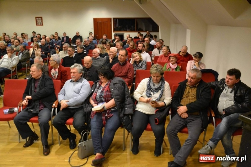 Zdjęcie w galerii na portalu naszraciborz.pl: Witold Gadowski spotkał się z czytelnikami na zamku wiadomości z regionu