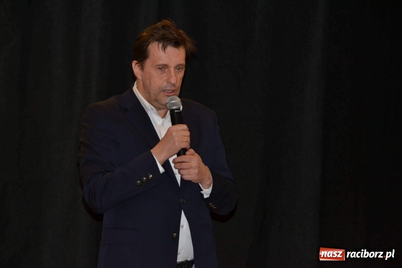 Zdjęcie w galerii na portalu naszraciborz.pl: Witold Gadowski spotkał się z czytelnikami na zamku wiadomości z regionu