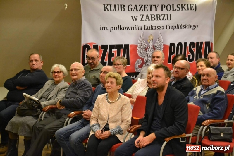 Zdjęcie w galerii na portalu naszraciborz.pl: Witold Gadowski spotkał się z czytelnikami na zamku wiadomości z regionu