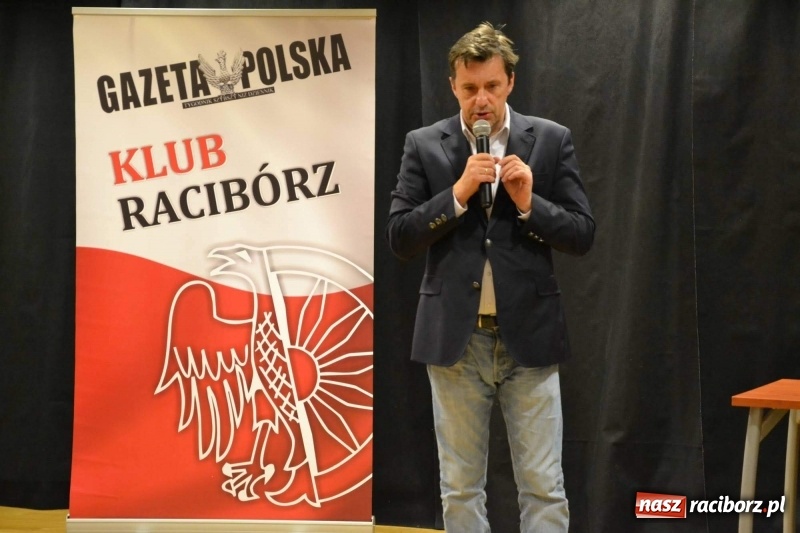 Zdjęcie w galerii na portalu naszraciborz.pl: Witold Gadowski spotkał się z czytelnikami na zamku wiadomości z regionu