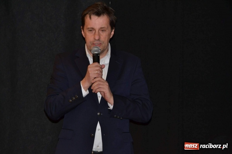 Zdjęcie w galerii na portalu naszraciborz.pl: Witold Gadowski spotkał się z czytelnikami na zamku wiadomości z regionu