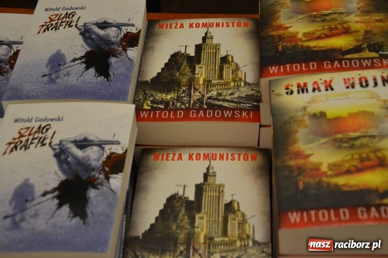 Zdjęcie w galerii na portalu naszraciborz.pl: Witold Gadowski spotkał się z czytelnikami na zamku wiadomości z regionu