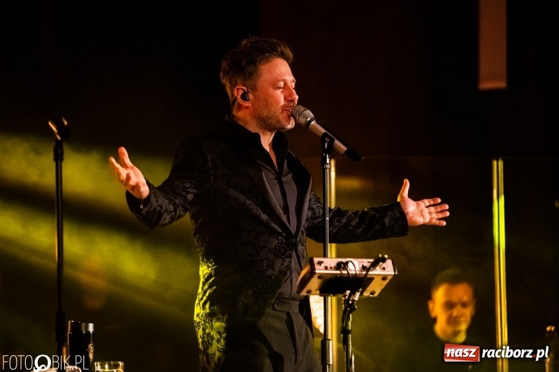 Zdjęcie w galerii na portalu naszraciborz.pl: Koncert Andrzeja Piasecznego w Raciborskim Centrum Kultury wiadomości z regionu