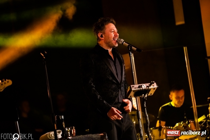 Zdjęcie w galerii na portalu naszraciborz.pl: Koncert Andrzeja Piasecznego w Raciborskim Centrum Kultury wiadomości z regionu