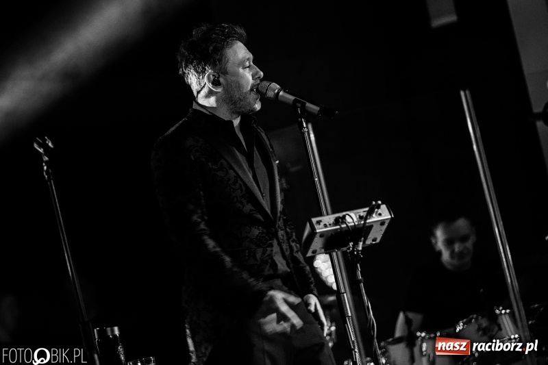 Zdjęcie w galerii na portalu naszraciborz.pl: Koncert Andrzeja Piasecznego w Raciborskim Centrum Kultury wiadomości z regionu