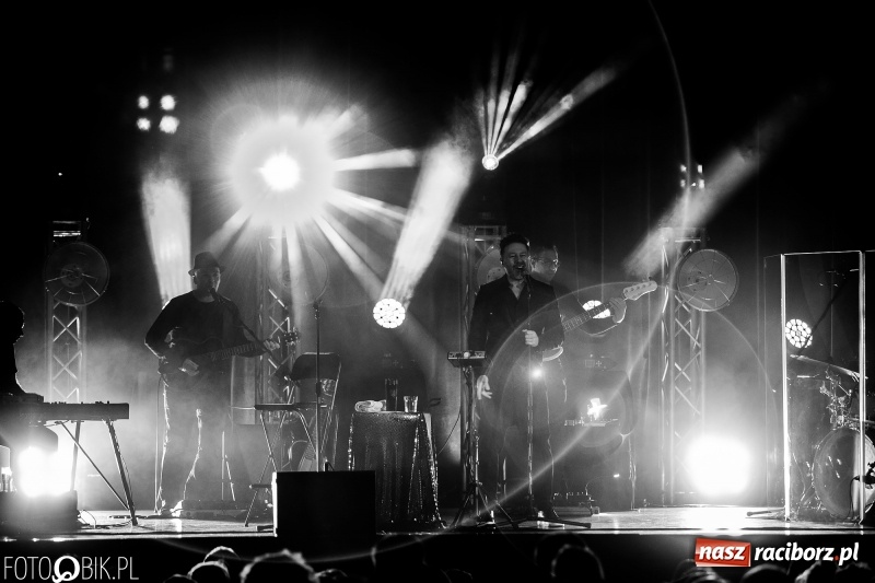 Zdjęcie w galerii na portalu naszraciborz.pl: Koncert Andrzeja Piasecznego w Raciborskim Centrum Kultury wiadomości z regionu