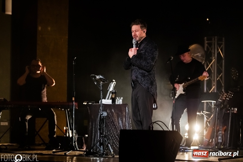 Zdjęcie w galerii na portalu naszraciborz.pl: Koncert Andrzeja Piasecznego w Raciborskim Centrum Kultury wiadomości z regionu