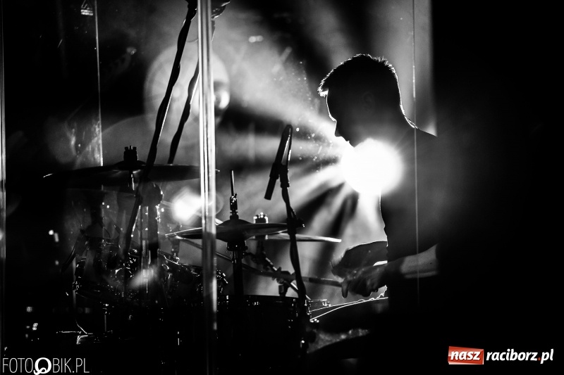 Zdjęcie w galerii na portalu naszraciborz.pl: Koncert Andrzeja Piasecznego w Raciborskim Centrum Kultury wiadomości z regionu