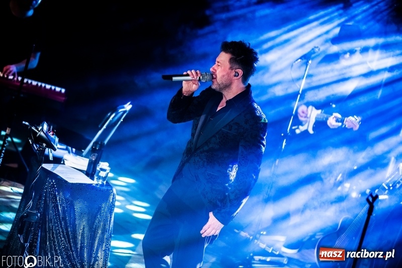 Zdjęcie w galerii na portalu naszraciborz.pl: Koncert Andrzeja Piasecznego w Raciborskim Centrum Kultury wiadomości z regionu