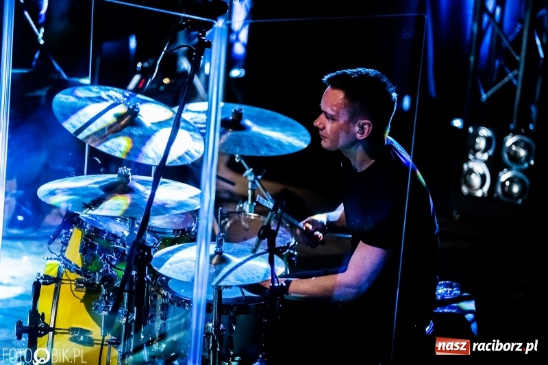 Zdjęcie w galerii na portalu naszraciborz.pl: Koncert Andrzeja Piasecznego w Raciborskim Centrum Kultury wiadomości z regionu