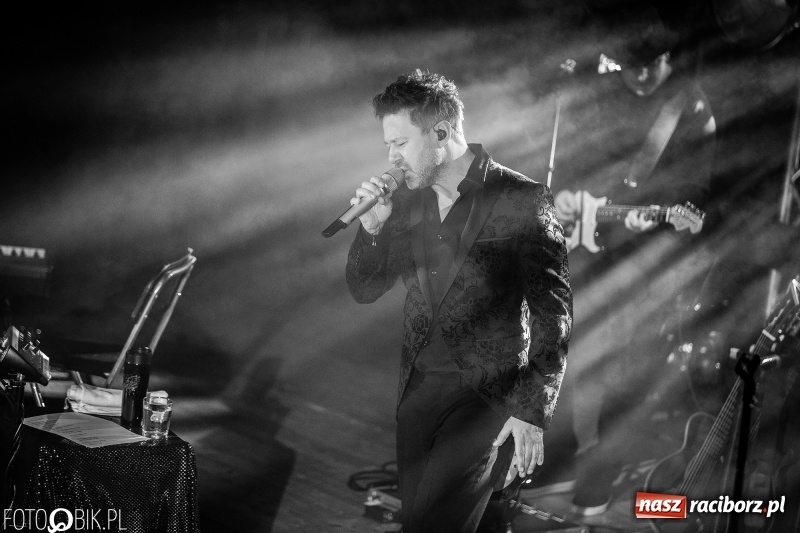 Zdjęcie w galerii na portalu naszraciborz.pl: Koncert Andrzeja Piasecznego w Raciborskim Centrum Kultury wiadomości z regionu