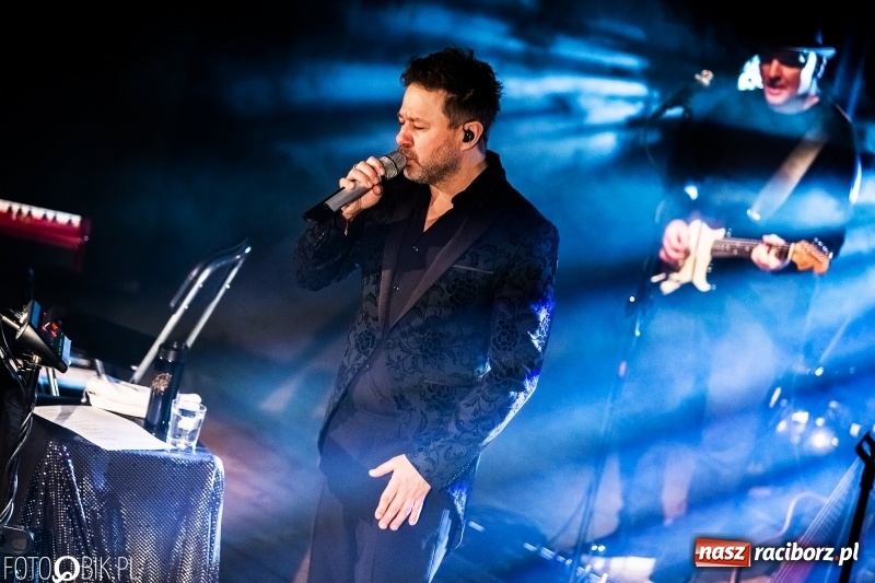 Zdjęcie w galerii na portalu naszraciborz.pl: Koncert Andrzeja Piasecznego w Raciborskim Centrum Kultury wiadomości z regionu