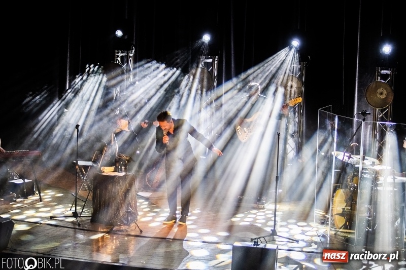 Zdjęcie w galerii na portalu naszraciborz.pl: Koncert Andrzeja Piasecznego w Raciborskim Centrum Kultury wiadomości z regionu