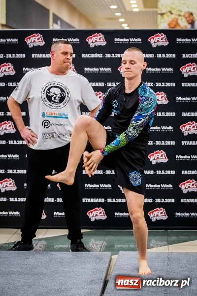 Zdjęcie w galerii na portalu naszraciborz.pl: Pokazowy trening przed galą MMA  wiadomości z regionu