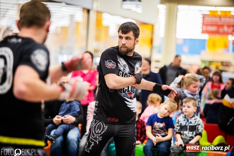 Zdjęcie w galerii na portalu naszraciborz.pl: Pokazowy trening przed galą MMA  wiadomości z regionu