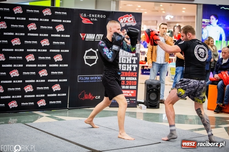 Zdjęcie w galerii na portalu naszraciborz.pl: Pokazowy trening przed galą MMA  wiadomości z regionu