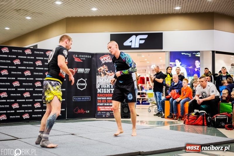 Zdjęcie w galerii na portalu naszraciborz.pl: Pokazowy trening przed galą MMA  wiadomości z regionu
