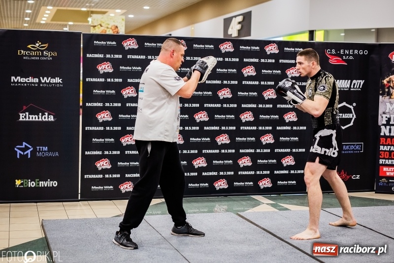Zdjęcie w galerii na portalu naszraciborz.pl: Pokazowy trening przed galą MMA  wiadomości z regionu