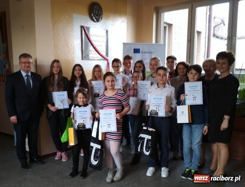 Zdjęcie w galerii na portalu naszraciborz.pl: Dzień liczby Pi w Tworkowie. Padł nowy rekord gminy wiadomości z regionu