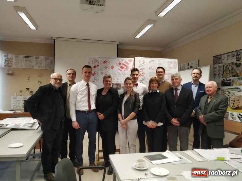 Zdjęcie w galerii na portalu naszraciborz.pl: Nowi inżynierowie kierunku Architektura w PWSZ Racibórz wiadomości z regionu