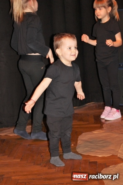 Zdjęcie w galerii na portalu naszraciborz.pl: Wystawa prac grupy artystycznej Asfalt w Nędzy wiadomości z regionu