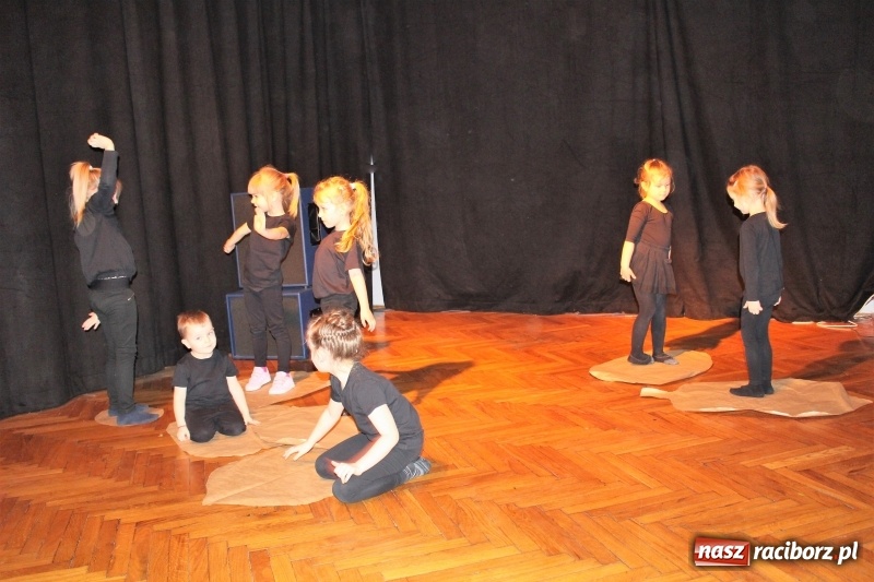 Zdjęcie w galerii na portalu naszraciborz.pl: Wystawa prac grupy artystycznej Asfalt w Nędzy wiadomości z regionu