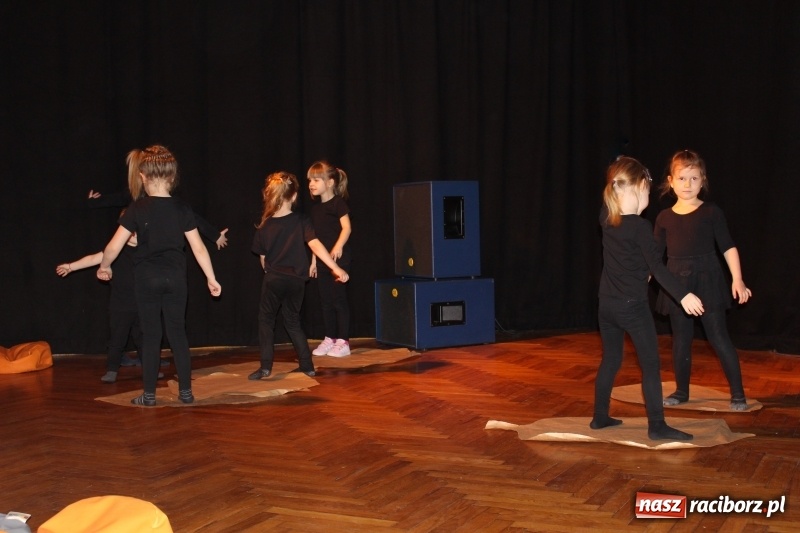 Zdjęcie w galerii na portalu naszraciborz.pl: Wystawa prac grupy artystycznej Asfalt w Nędzy wiadomości z regionu