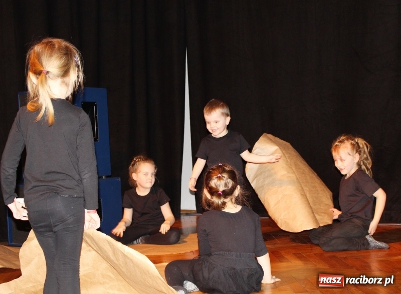 Zdjęcie w galerii na portalu naszraciborz.pl: Wystawa prac grupy artystycznej Asfalt w Nędzy wiadomości z regionu