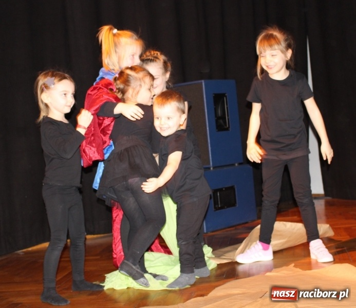 Zdjęcie w galerii na portalu naszraciborz.pl: Wystawa prac grupy artystycznej Asfalt w Nędzy wiadomości z regionu