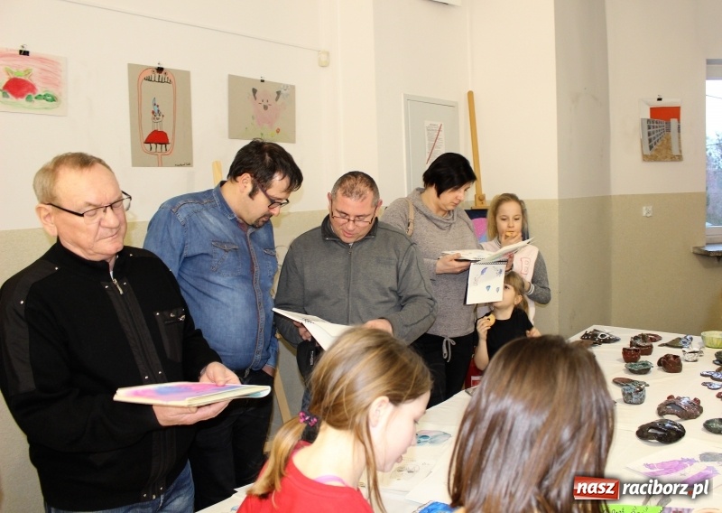 Zdjęcie w galerii na portalu naszraciborz.pl: Wystawa prac grupy artystycznej Asfalt w Nędzy wiadomości z regionu