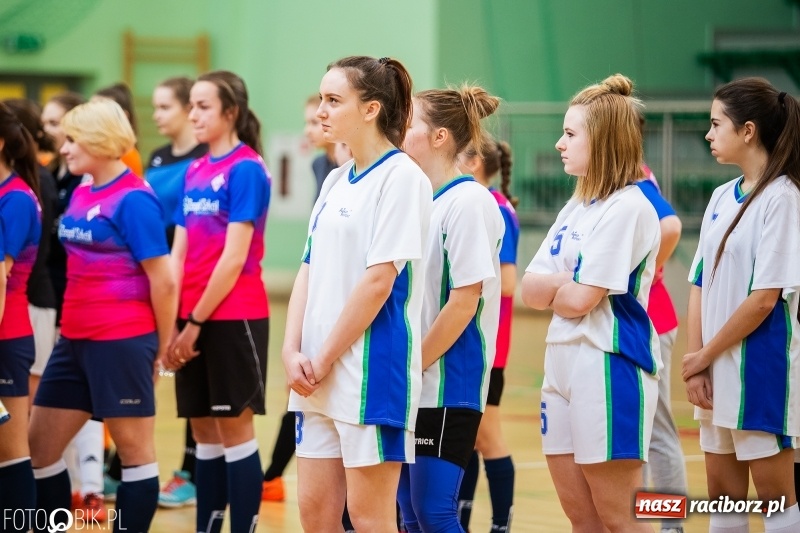 Zdjęcie w galerii na portalu naszraciborz.pl: Makroregionalny Turniej Piłki Nożnej Dziewcząt w Arenie Rafako wiadomości z regionu