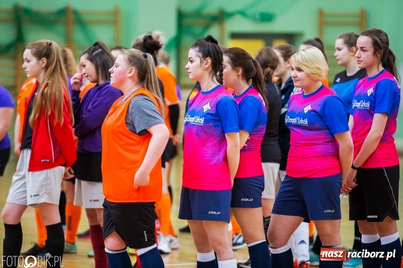 Zdjęcie w galerii na portalu naszraciborz.pl: Makroregionalny Turniej Piłki Nożnej Dziewcząt w Arenie Rafako wiadomości z regionu