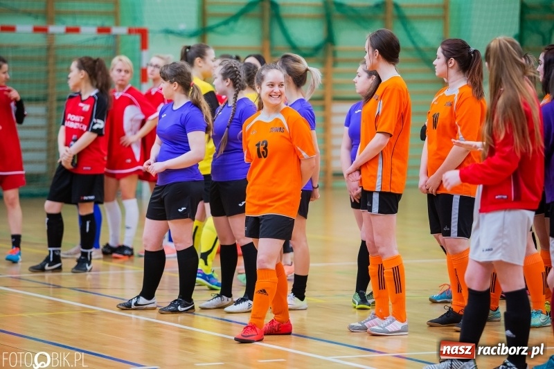 Zdjęcie w galerii na portalu naszraciborz.pl: Makroregionalny Turniej Piłki Nożnej Dziewcząt w Arenie Rafako wiadomości z regionu