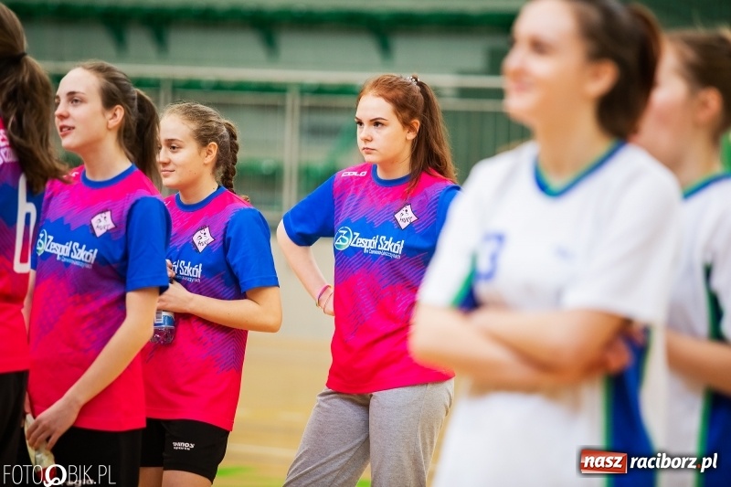 Zdjęcie w galerii na portalu naszraciborz.pl: Makroregionalny Turniej Piłki Nożnej Dziewcząt w Arenie Rafako wiadomości z regionu
