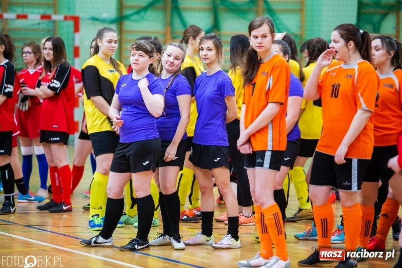 Zdjęcie w galerii na portalu naszraciborz.pl: Makroregionalny Turniej Piłki Nożnej Dziewcząt w Arenie Rafako wiadomości z regionu
