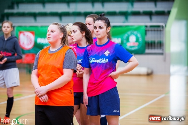 Zdjęcie w galerii na portalu naszraciborz.pl: Makroregionalny Turniej Piłki Nożnej Dziewcząt w Arenie Rafako wiadomości z regionu